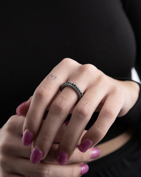 Nove25 Fedina puntinata in argento Black Wind